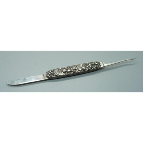 825 - An American sterling silver fruit knife, knife and pipper