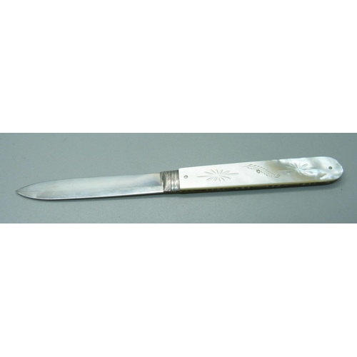 826 - A Victorian silver and mother of pearl fruit knife, Birmingham 1847, George Unite