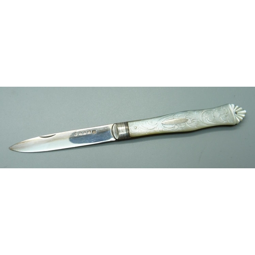 828 - A Victorian silver and mother of pearl fruit knife, Sheffield 1858, Martin, Hall & Co.