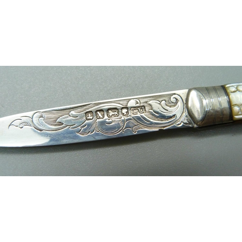 834 - A Victorian silver and mother of pearl fruit knife, Sheffield 1865, George Unite