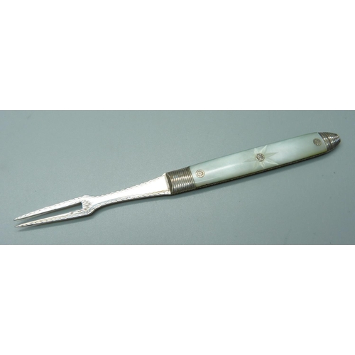 835 - An early 19th Century silver and mother of pearl olive fork