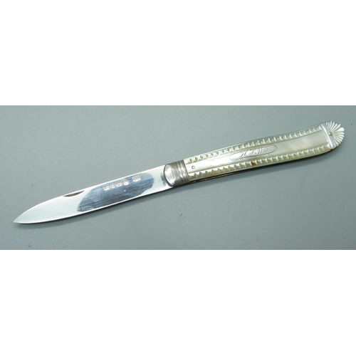 836 - A Victorian silver and mother of pearl fruit knife, Birmingham 1858, George Unite