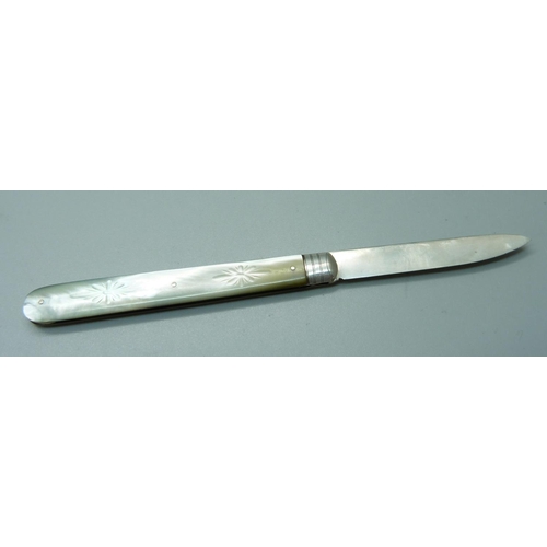 847 - A silver and mother of pearl fruit knife, Birmingham 1870, George Unite