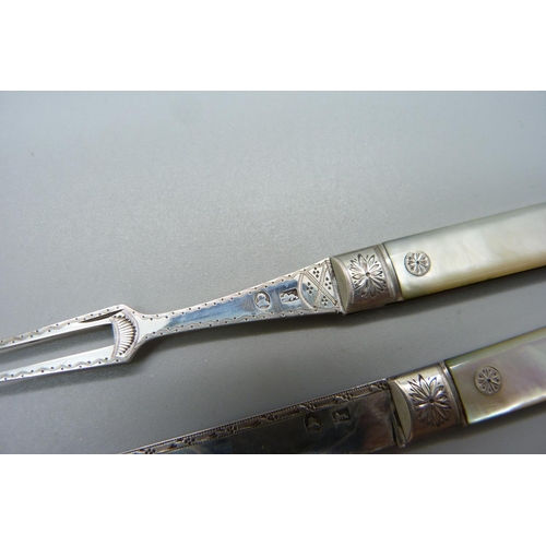 849 - A Georgian silver and mother of pearl fruit knife with matching olive fork, cased