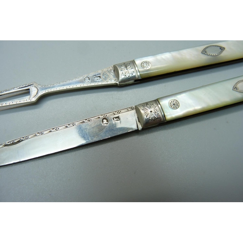 849 - A Georgian silver and mother of pearl fruit knife with matching olive fork, cased