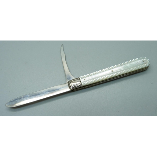 852 - A Victorian silver and mother of pearl fruit knife and pipper, Birmingham 1890, Hilliard & Thomason