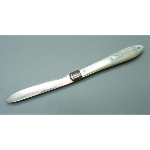 856 - A Victorian silver and mother of pearl fruit knife, Sheffield 1898