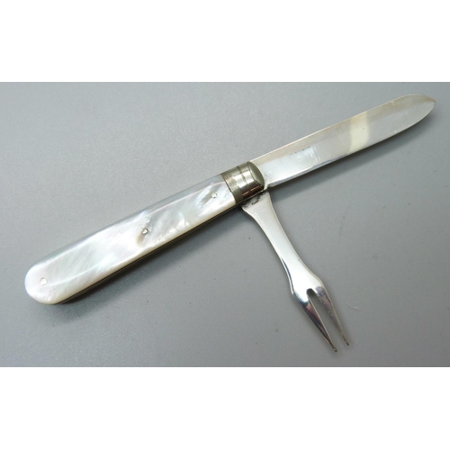 857 - A silver and mother of pearl fruit knife and olive fork combination, Sheffield 1910