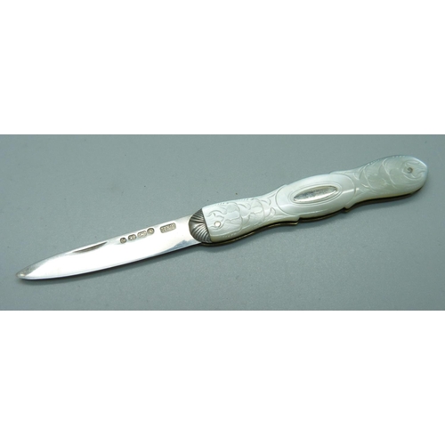 860 - A Victorian silver and mother of pearl fruit knife, Birmingham 1872, Hilliard & Thomason