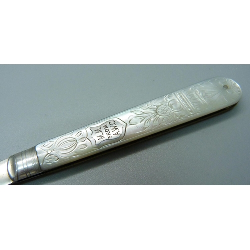 861 - A Victorian silver and mother of pearl fruit knife, Sheffield 1892