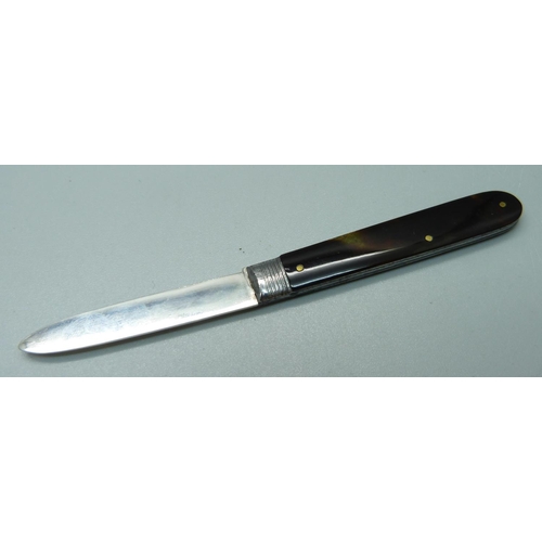 863 - A Georgian silver and tortoiseshell fruit knife