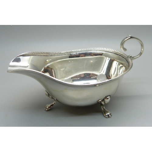 866 - A silver sauce boat, Birmingham 1941, 75g