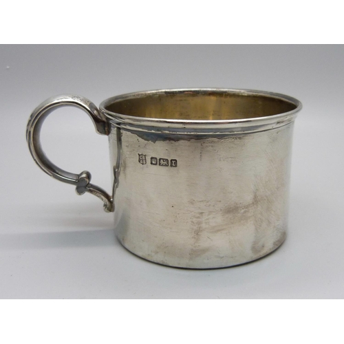 867 - A silver cup, Sheffield 1909, 68g