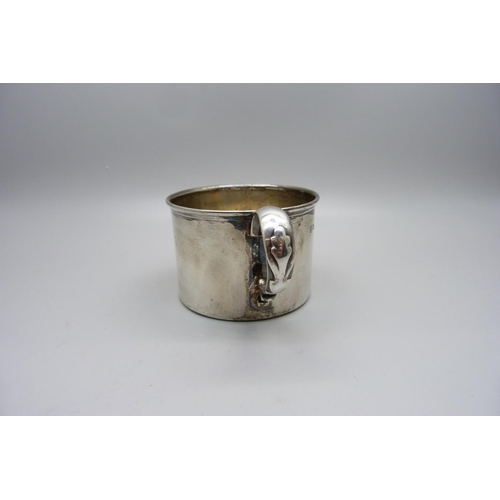 867 - A silver cup, Sheffield 1909, 68g