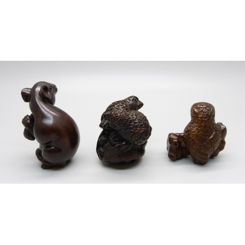 877 - Three carved netsuke, owl, mouse and birds