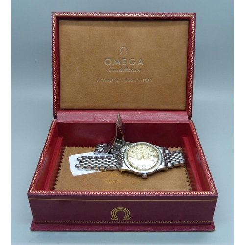 891 - An Omega Constellation Calendar automatic chronometer wristwatch, on original bracelet strap and ori... 