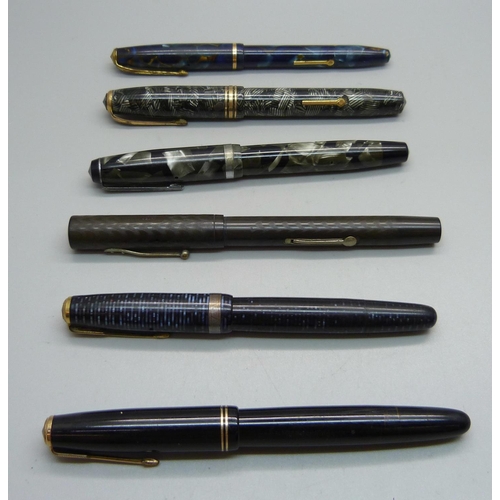 894 - Eight pens including four with 14ct gold nibs, Conway Stewart 58 and 12, Parker Vacumatic and one ot... 