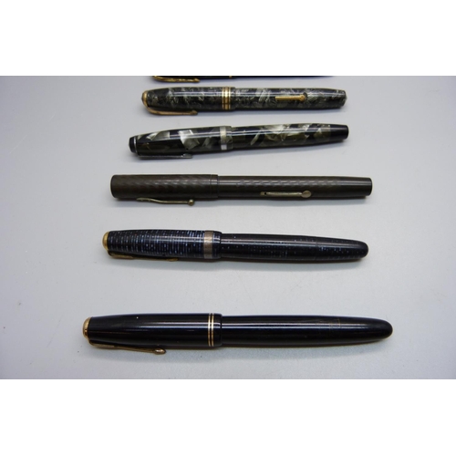 894 - Eight pens including four with 14ct gold nibs, Conway Stewart 58 and 12, Parker Vacumatic and one ot... 