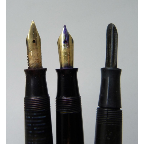 894 - Eight pens including four with 14ct gold nibs, Conway Stewart 58 and 12, Parker Vacumatic and one ot... 