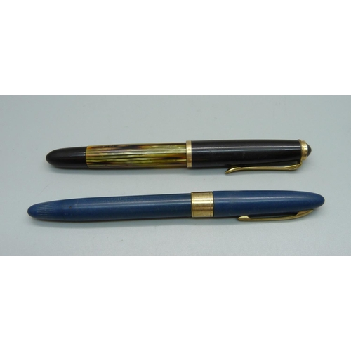 895 - A Pelikan pen with 14k gold nib and a Sheaffer fountain pen with 14k gold nib