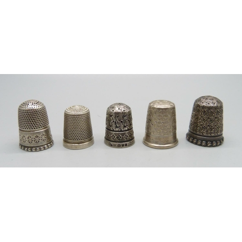 901 - Five silver thimbles; four Charles Horner and one other, two a/f