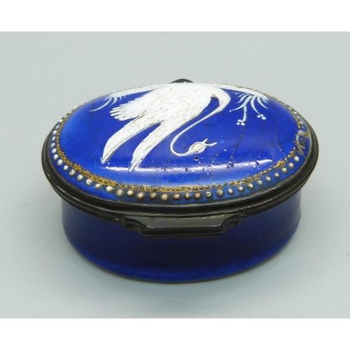 904 - A blue enamel patch box with swan detail, a/f