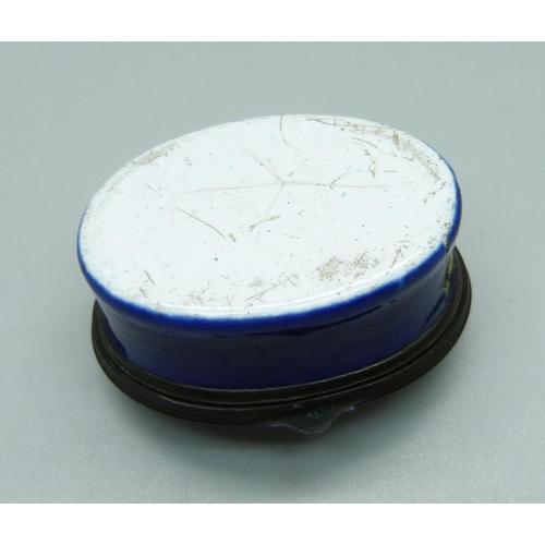 904 - A blue enamel patch box with swan detail, a/f