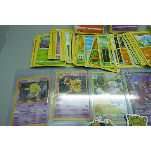 910 - A collection of Pokemon cards including base set, etc.