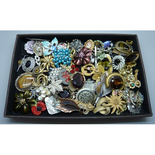 911 - A collection of costume brooches including vintage