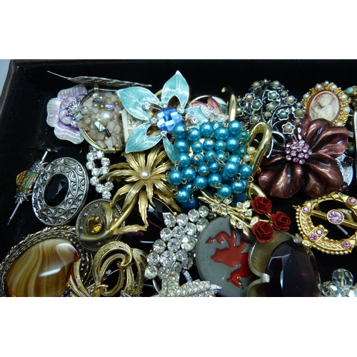 911 - A collection of costume brooches including vintage