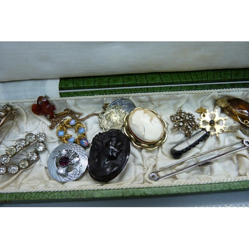 912 - Costume jewellery including Victorian and early 20th Century