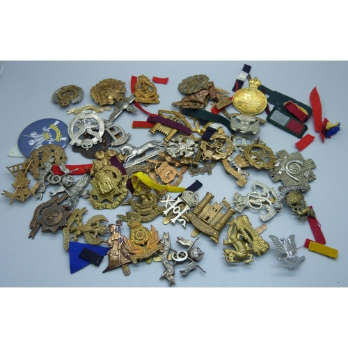 917 - A collection of British military cap badges including some by Gaunt