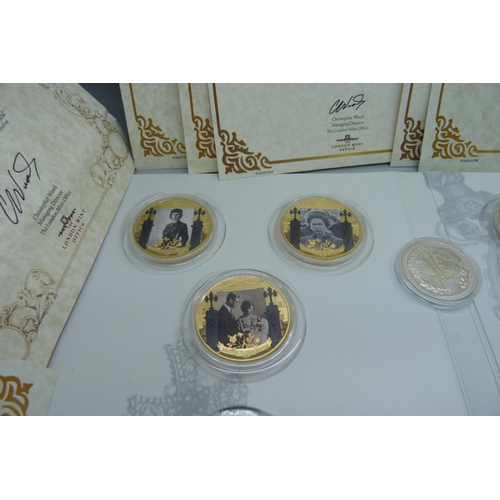 919 - A set of The London Mint Office commemorative coins, Her Majesty, A Life in Pictures, with certifica... 