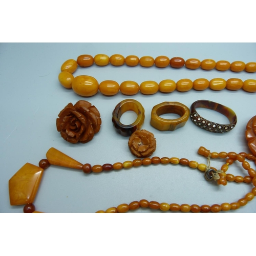 923 - Amber jewellery, etc.