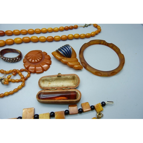 923 - Amber jewellery, etc.