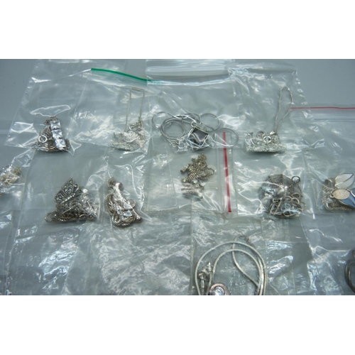 925 - Silver pendants and chains