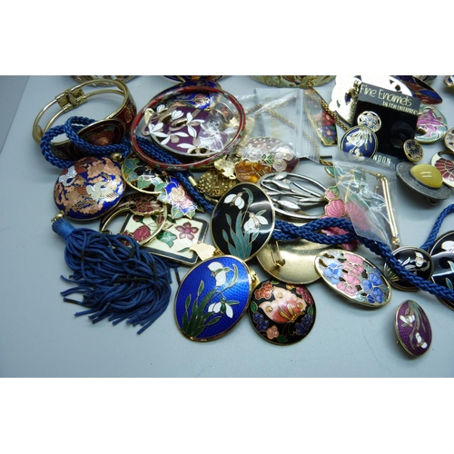 926 - Cloisonne bangles and other jewellery