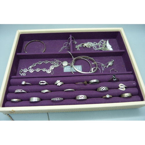 934 - Silver jewellery