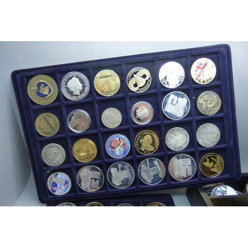 942 - A collection of crowns, other commemorative coins, etc.