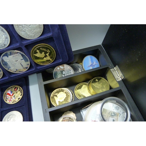 942 - A collection of crowns, other commemorative coins, etc.