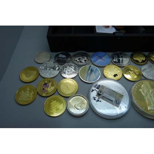 942 - A collection of crowns, other commemorative coins, etc.