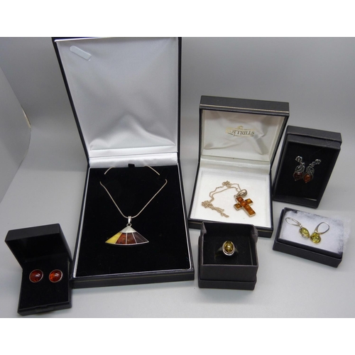 943 - Silver and amber jewellery