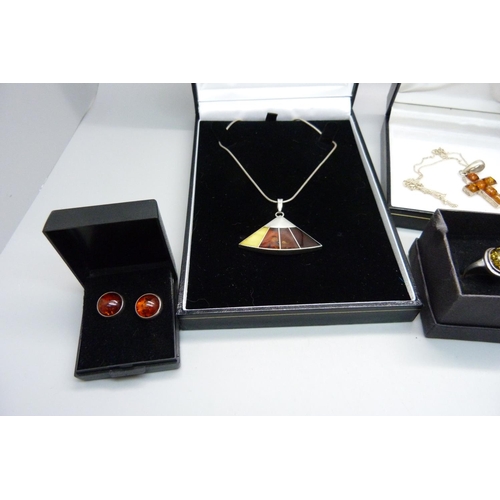 943 - Silver and amber jewellery