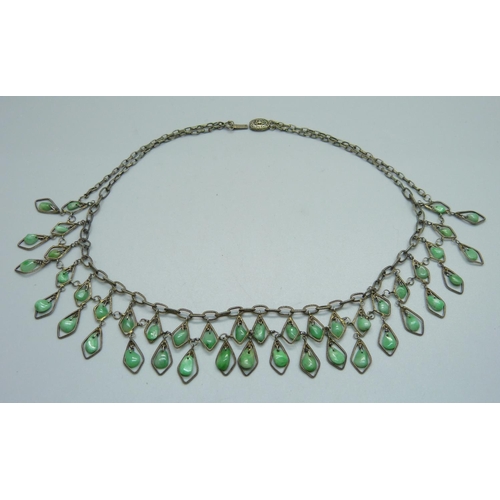 948 - A Chinese jade fringe necklet