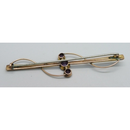 950 - A 9ct gold and three stone amethyst brooch, 3.9g, 76mm