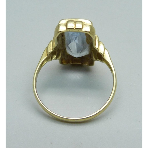 981 - A 14ct gold and blue stone ring, 4.7g, N