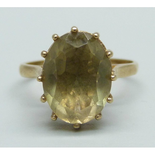 985 - A 9ct gold and yellow stone ring, 3g, L