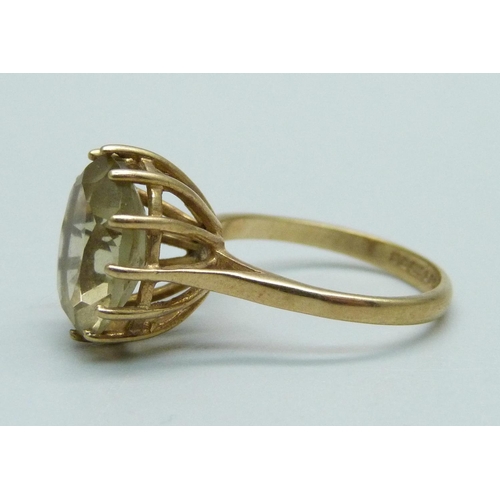 985 - A 9ct gold and yellow stone ring, 3g, L