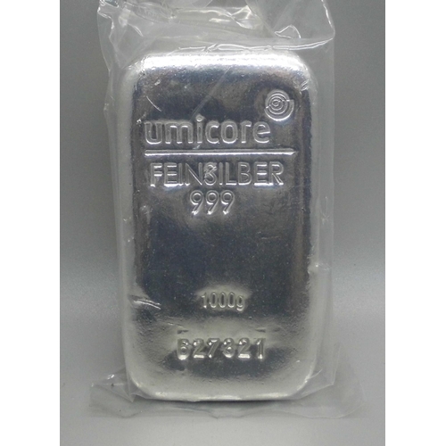 994 - A 1kg 999 fine silver bar