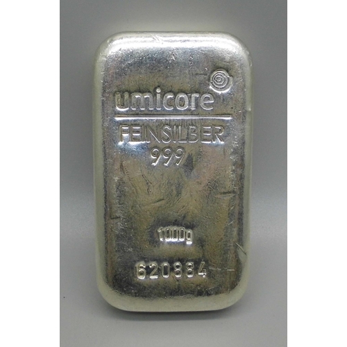 999 - A 1kg 999 fine silver bar